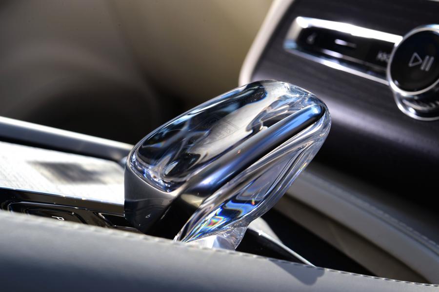 Детали интерьера Volvo XC90 B5 Inscription 2019 года  (UK) (фото 9 из 40)